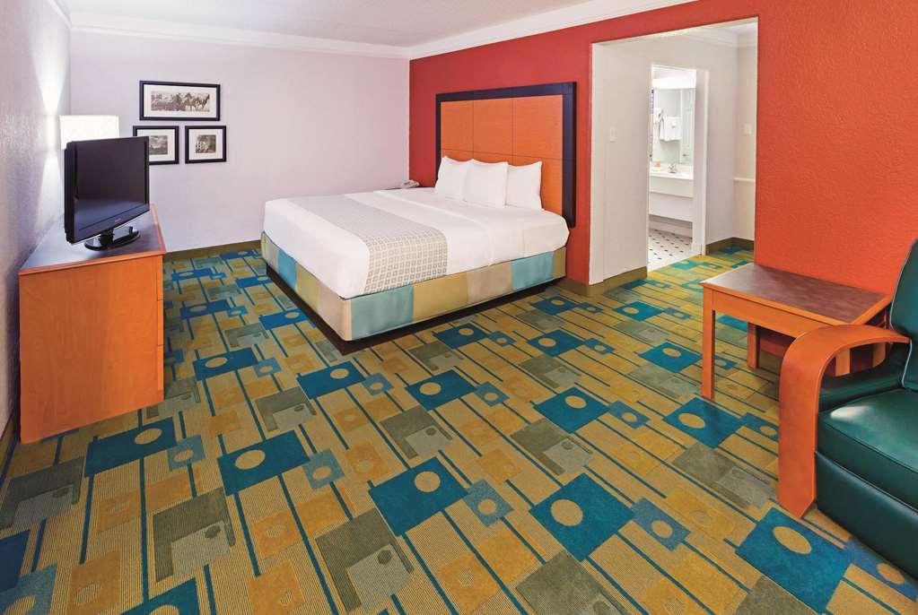 Baymont By Wyndham Lubbock - Downtown Civic Center Hotel Bilik gambar